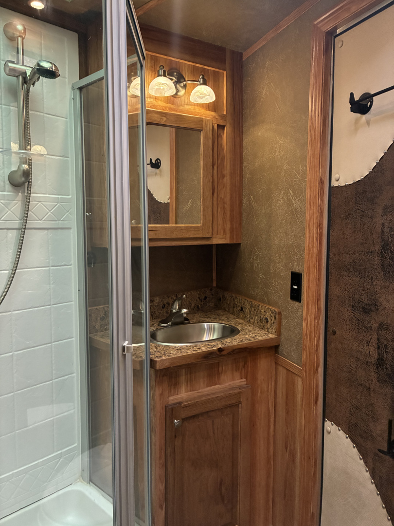 Used 2015 Featherlite Trailers 2H LQ Horse Trailer