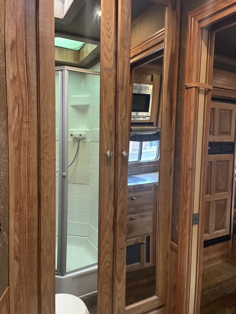 Used 2015 Featherlite Trailers 2H LQ Horse Trailer