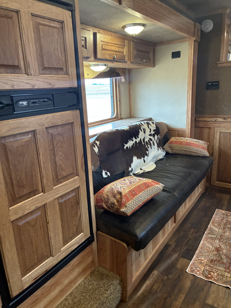 Used 2015 Featherlite Trailers 2H LQ Horse Trailer