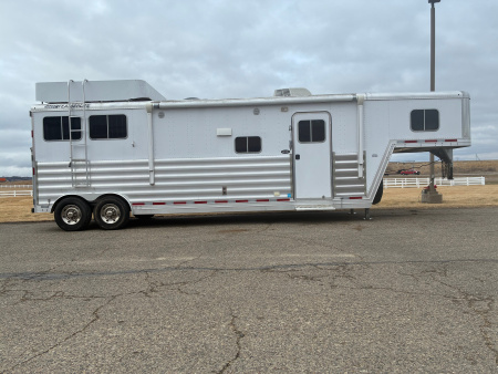 Used 2015 Featherlite Trailers 2H LQ Horse Trailer