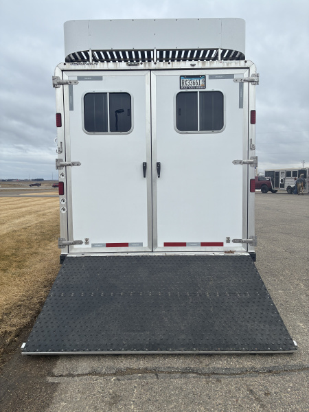 Used 2015 Featherlite Trailers 2H LQ Horse Trailer