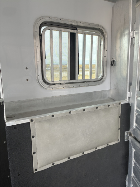 Used 2015 Featherlite Trailers 2H LQ Horse Trailer