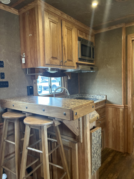 Used 2015 Featherlite Trailers 2H LQ Horse Trailer