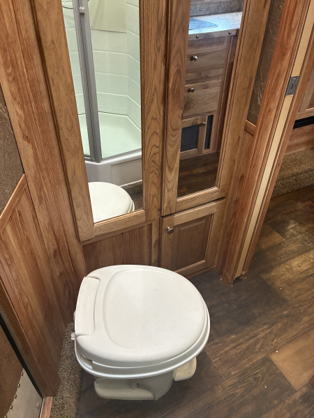 Used 2015 Featherlite Trailers 2H LQ Horse Trailer