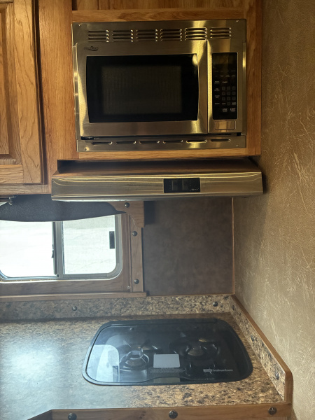 Used 2015 Featherlite Trailers 2H LQ Horse Trailer