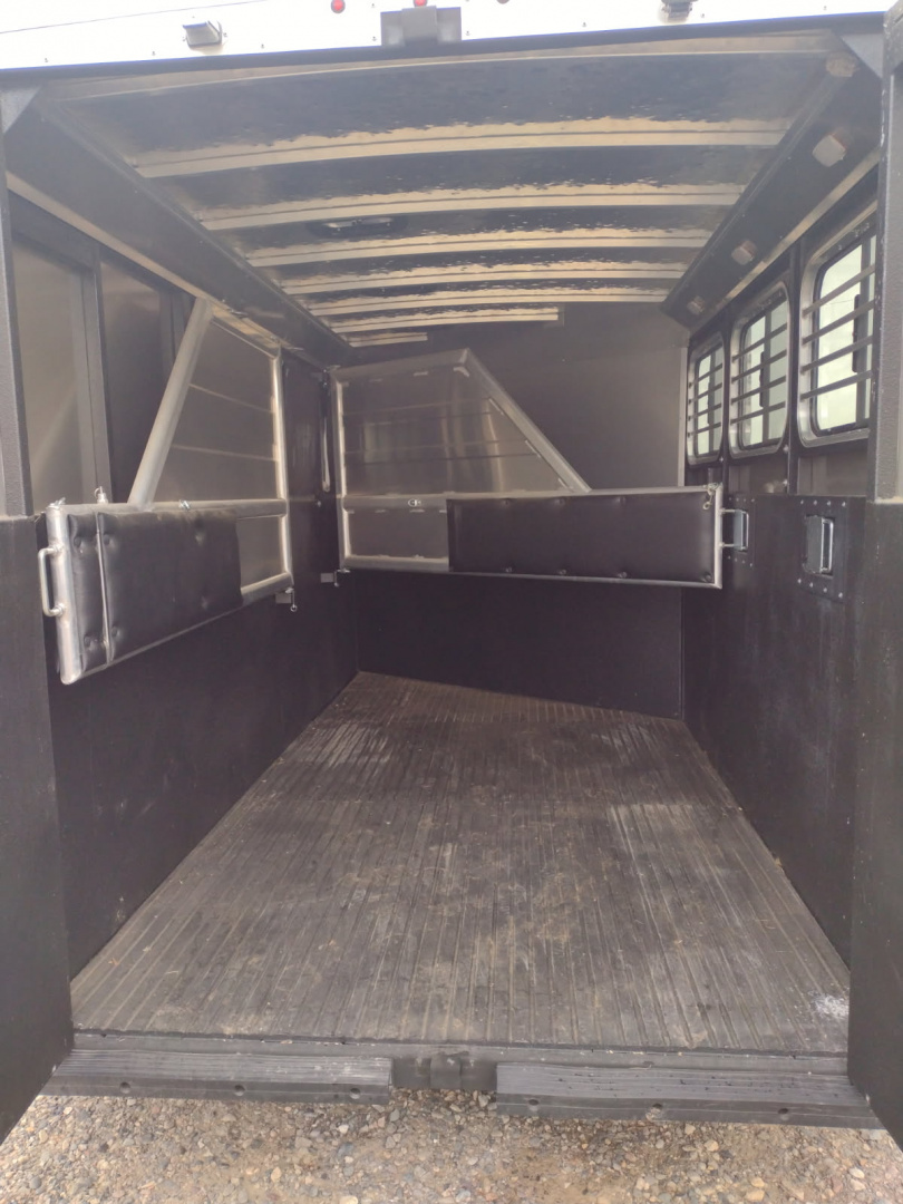 Used 2022 Logan Coach Bullseye 3 Horse Trailer