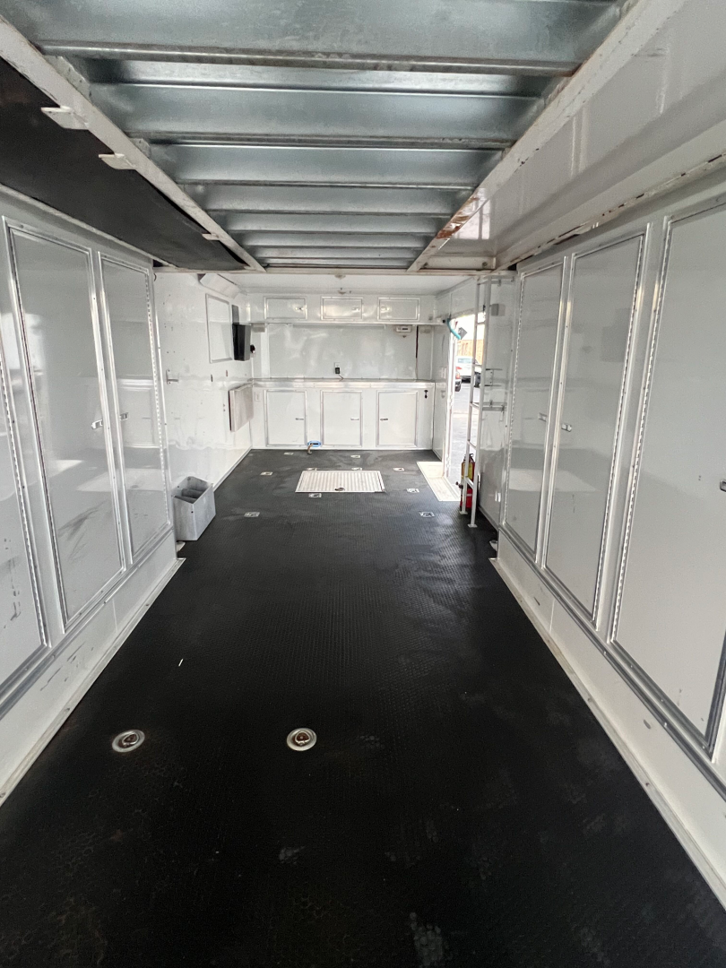 Used 2014 Team Spirit 30' Stacker Trailer