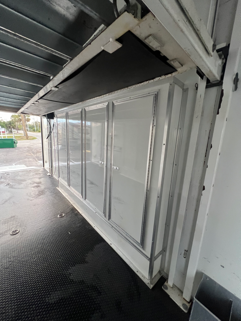 Used 2014 Team Spirit 30' Stacker Trailer
