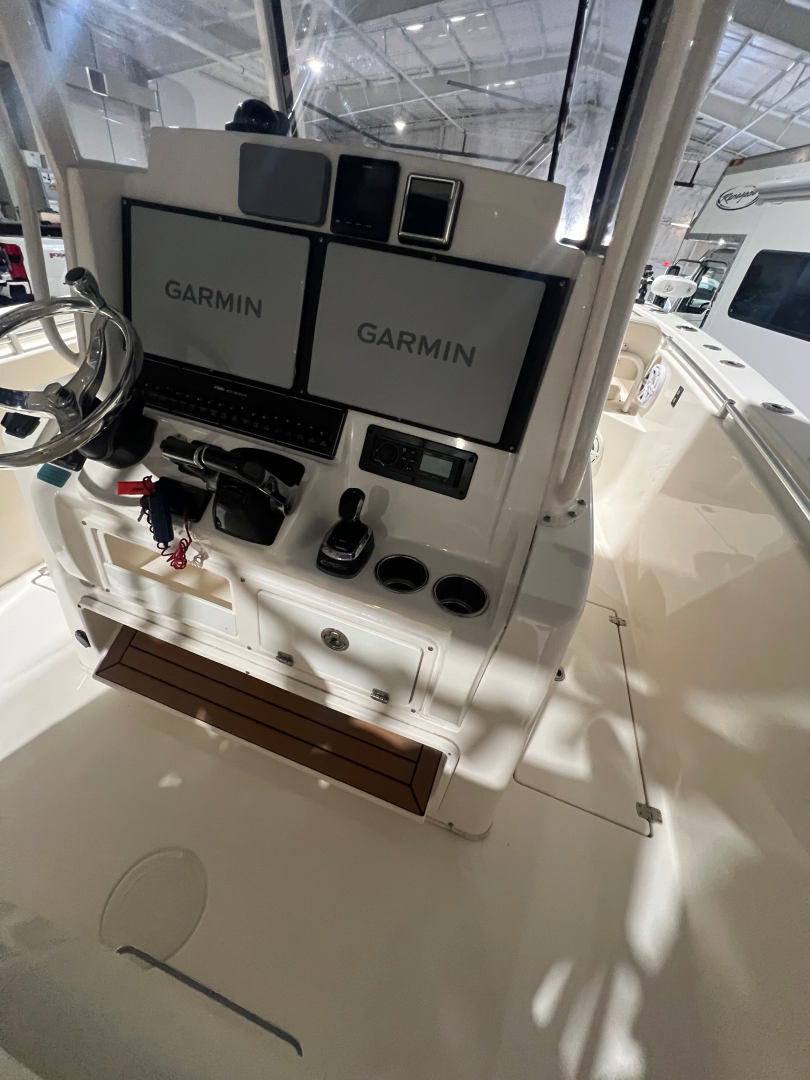 Used 🔥 2018 COBIA 301 CENTER CONSOLE – LOADED! 🔥