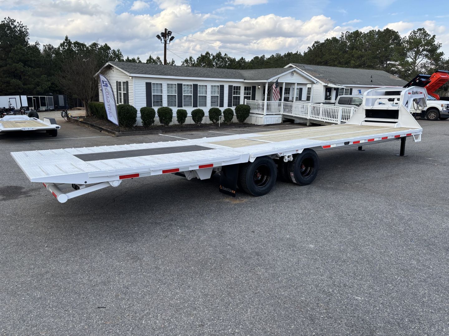 New 2026 RawMaxx HTX 102X32 GOOSENECK HYDRAULIC DISC BRAKE 11' HYDRAULIC DOVE/JACKS 24K GVWR