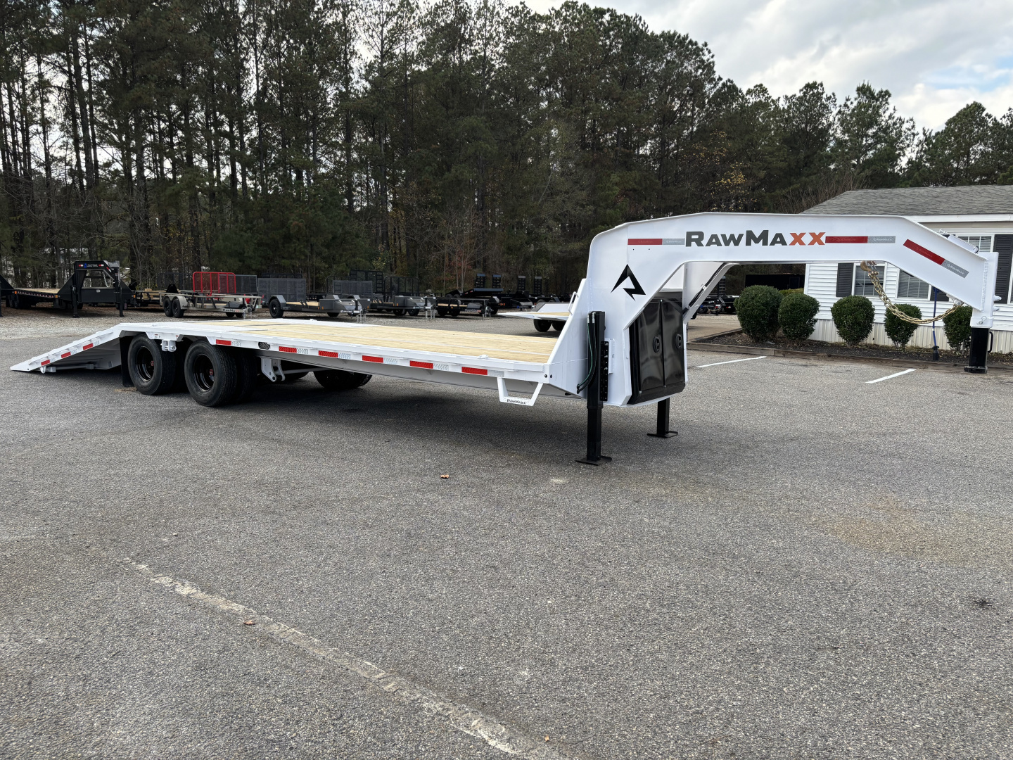 New 2026 RawMaxx HTX 102X32 GOOSENECK HYDRAULIC DISC BRAKE 11' HYDRAULIC DOVE/JACKS 24K GVWR