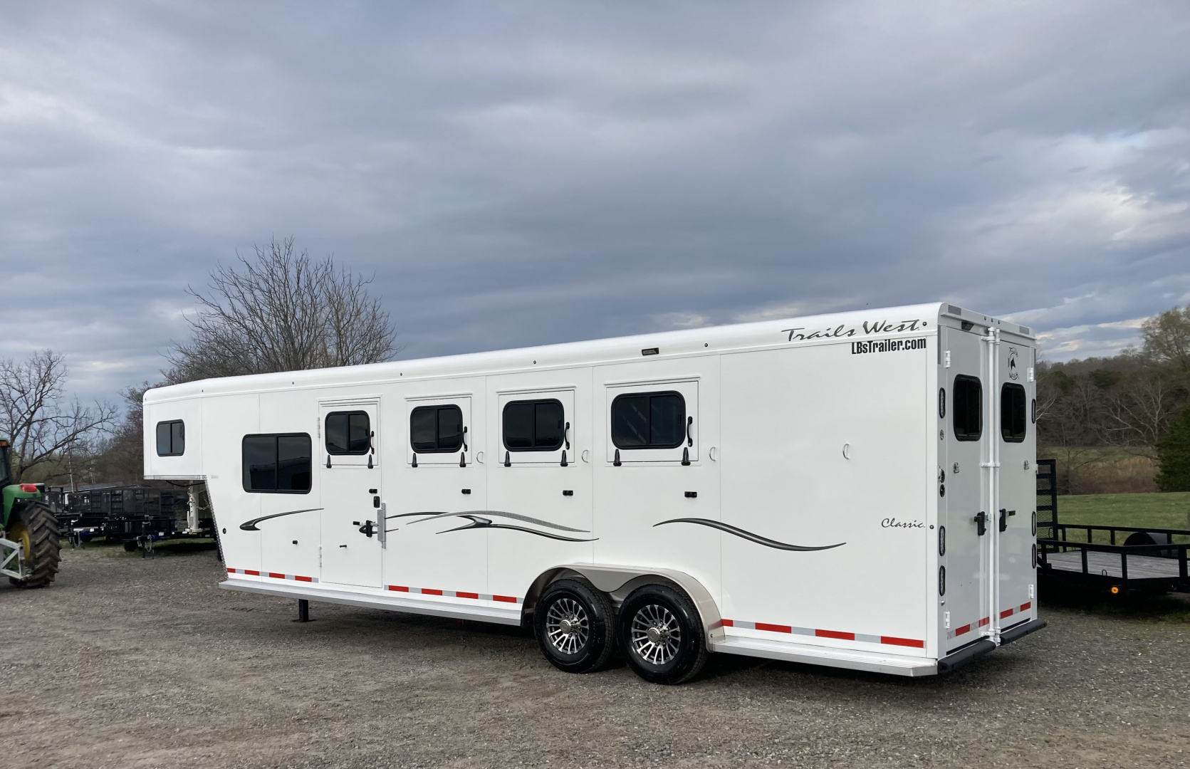 New 2026 Trails West CLASSIC GN 4H Horse Trailer Warm Blood Slant Load