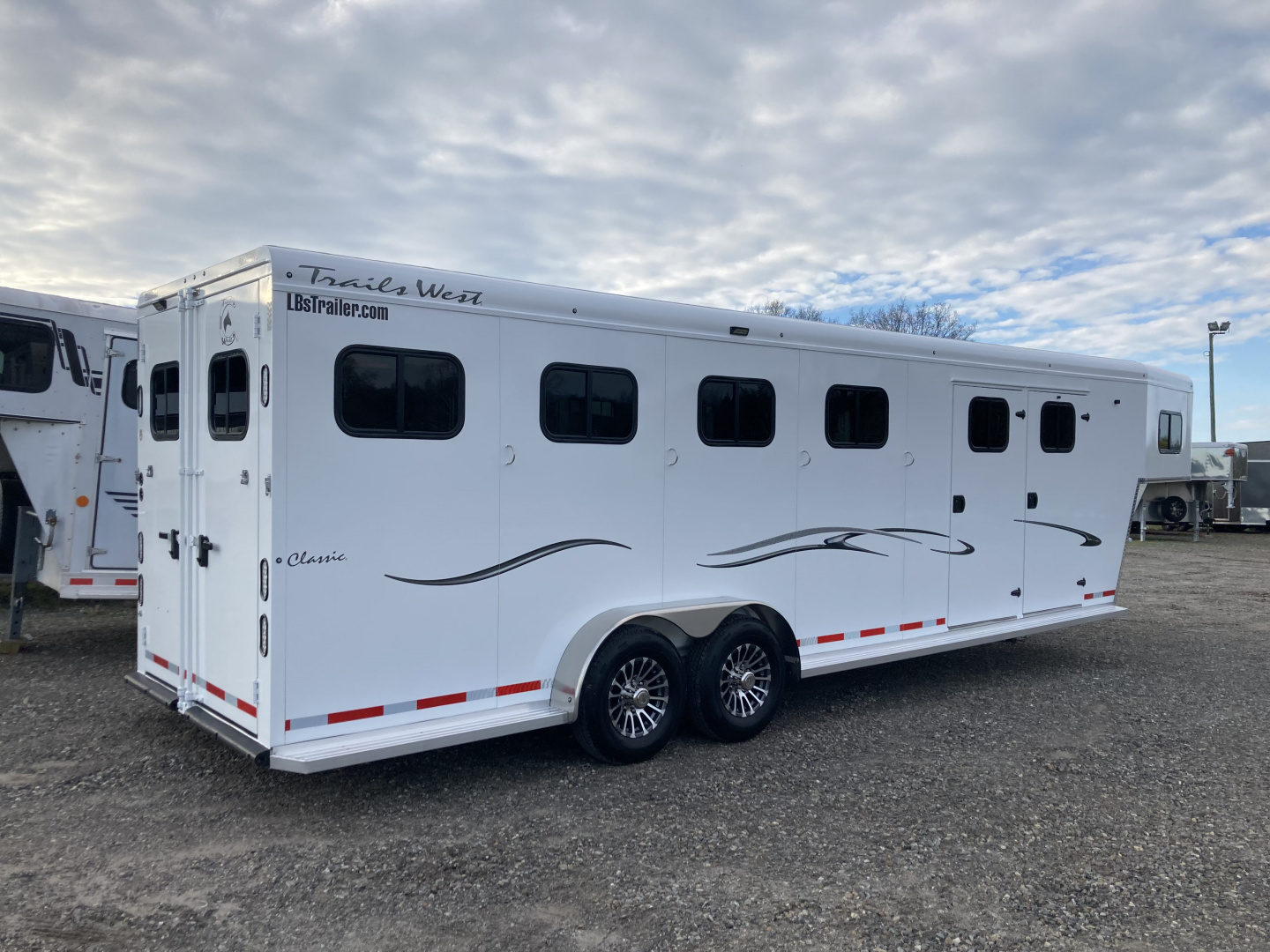 New 2026 Trails West CLASSIC GN 4H Horse Trailer Warm Blood Slant Load