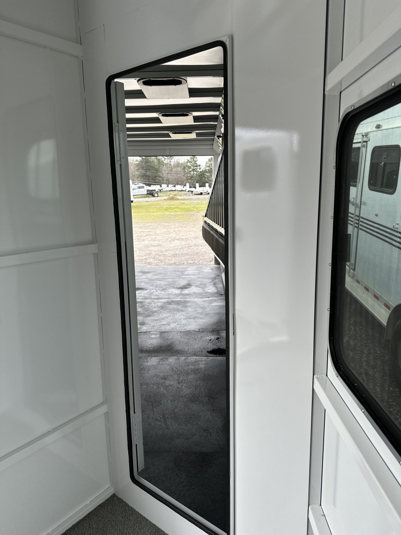 New 2026 Trails West CLASSIC GN 4H Horse Trailer Warm Blood Slant Load