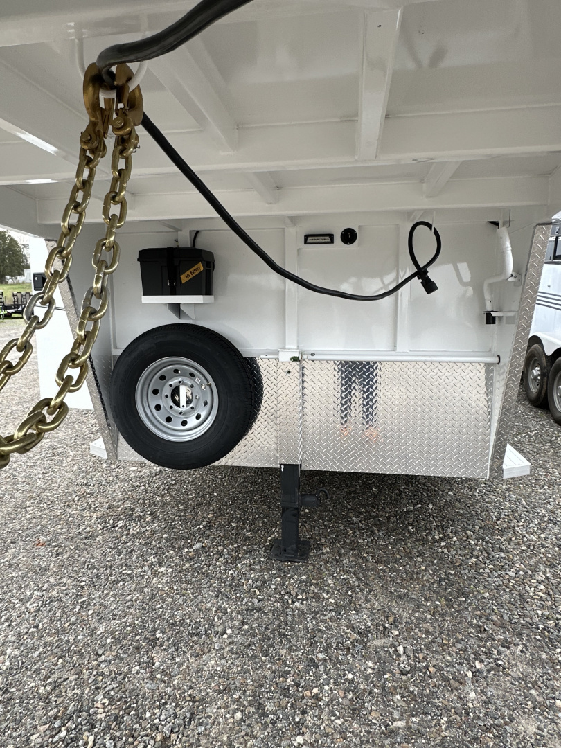 New 2026 Trails West CLASSIC GN 4H Horse Trailer Warm Blood Slant Load