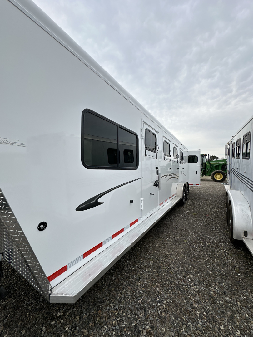 New 2026 Trails West CLASSIC GN 4H Horse Trailer Warm Blood Slant Load