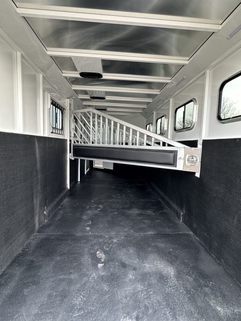 New 2026 Trails West CLASSIC GN 4H Horse Trailer Warm Blood Slant Load