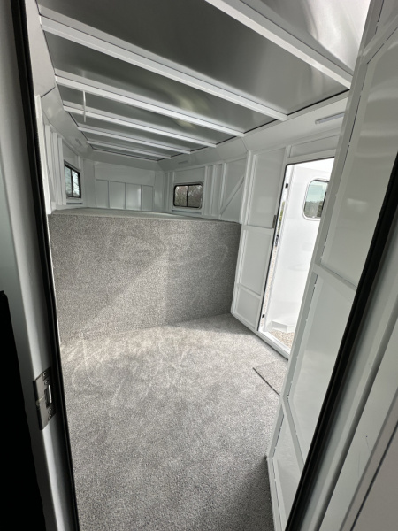 New 2026 Trails West CLASSIC GN 4H Horse Trailer Warm Blood Slant Load