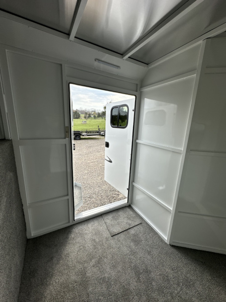 New 2026 Trails West CLASSIC GN 4H Horse Trailer Warm Blood Slant Load