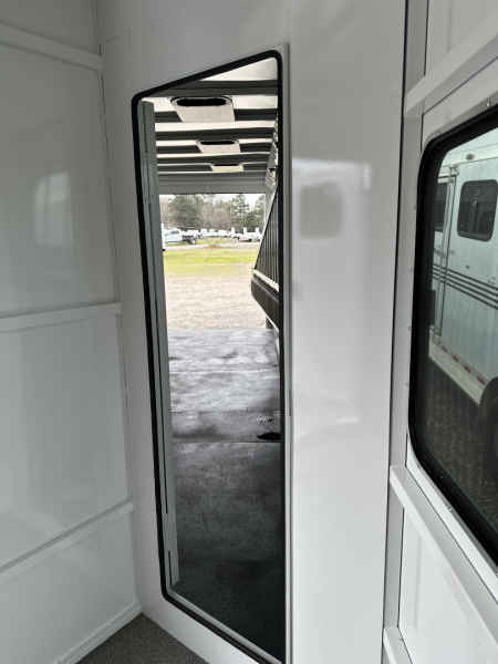 New 2026 Trails West CLASSIC GN 4H Horse Trailer Warm Blood Slant Load