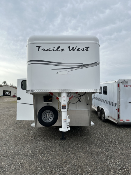 New 2026 Trails West CLASSIC GN 4H Horse Trailer Warm Blood Slant Load