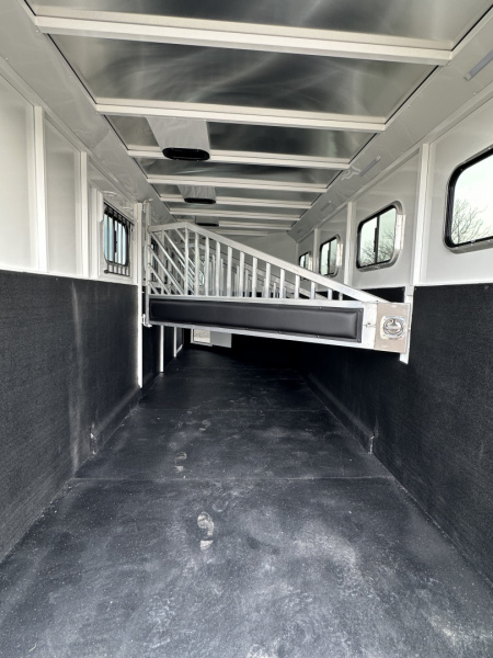 New 2026 Trails West CLASSIC GN 4H Horse Trailer Warm Blood Slant Load