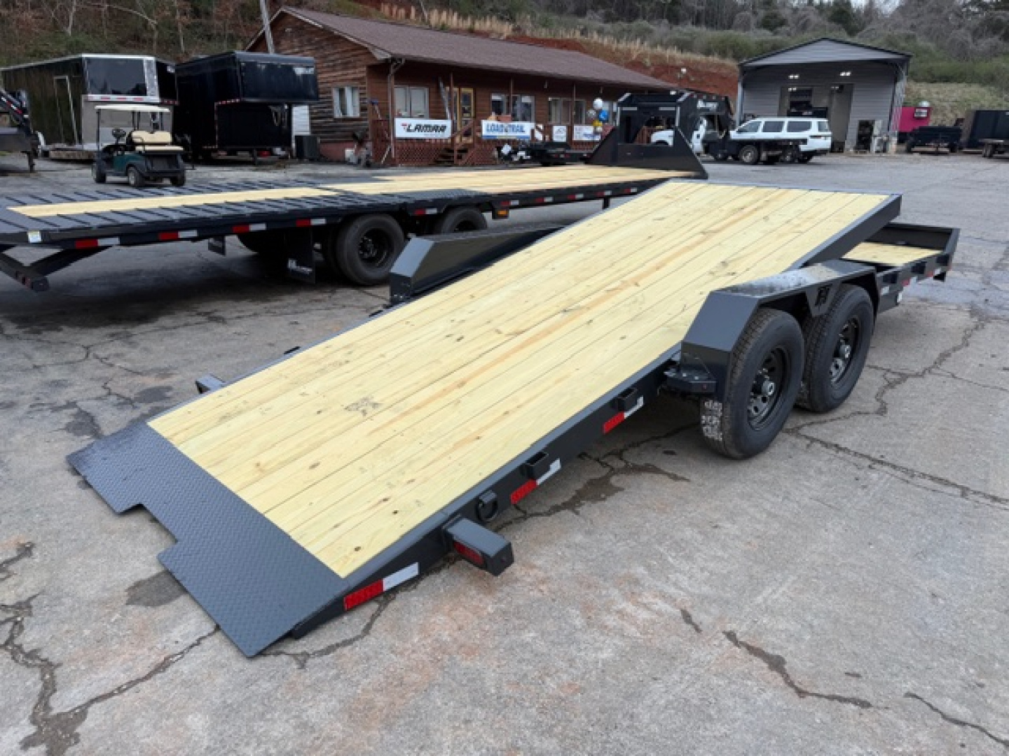 New Hillcrest Equipment 16+4 14k Tilt