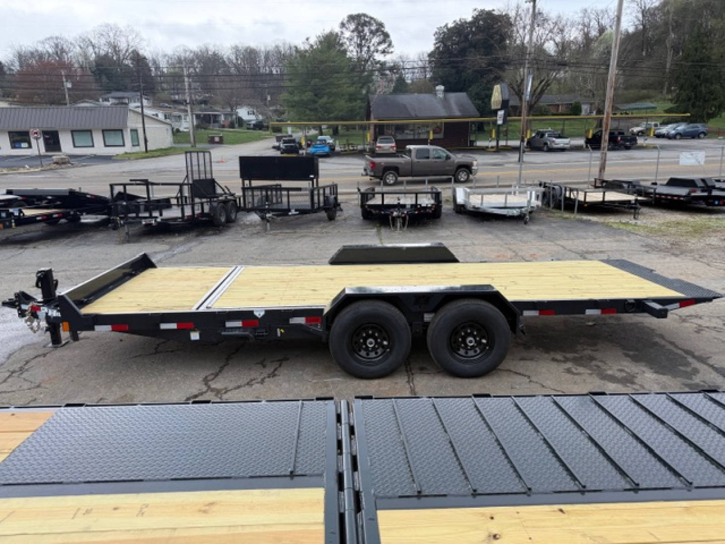 New Hillcrest Equipment 16+4 14k Tilt