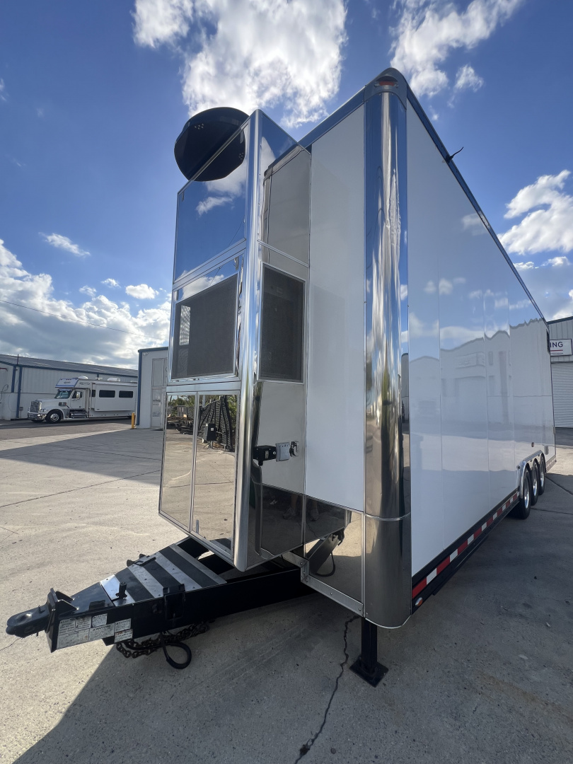 Used 2012 T&E 30' Stacker Trailer