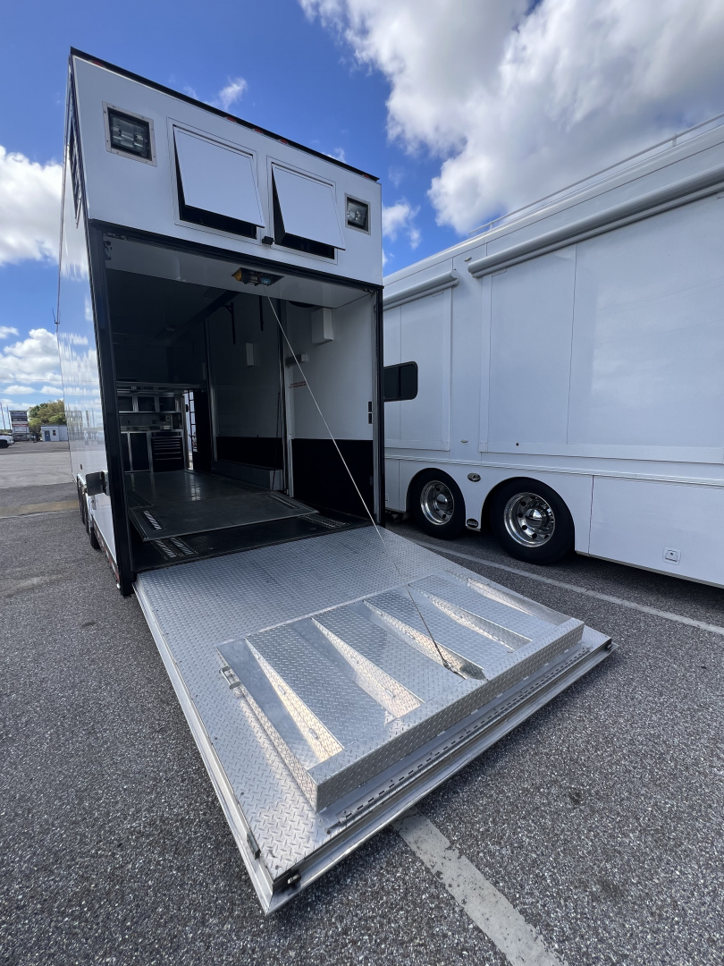 Used 2012 T&E 30' Stacker Trailer