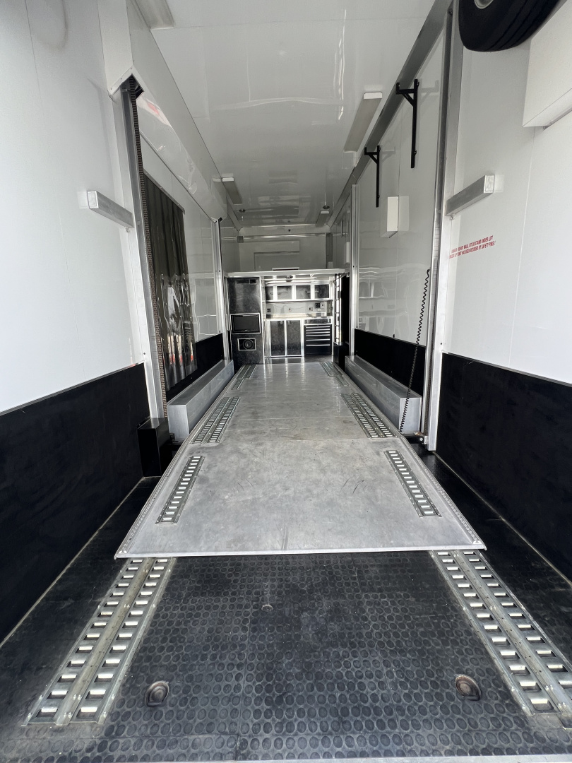 Used 2012 T&E 30' Stacker Trailer