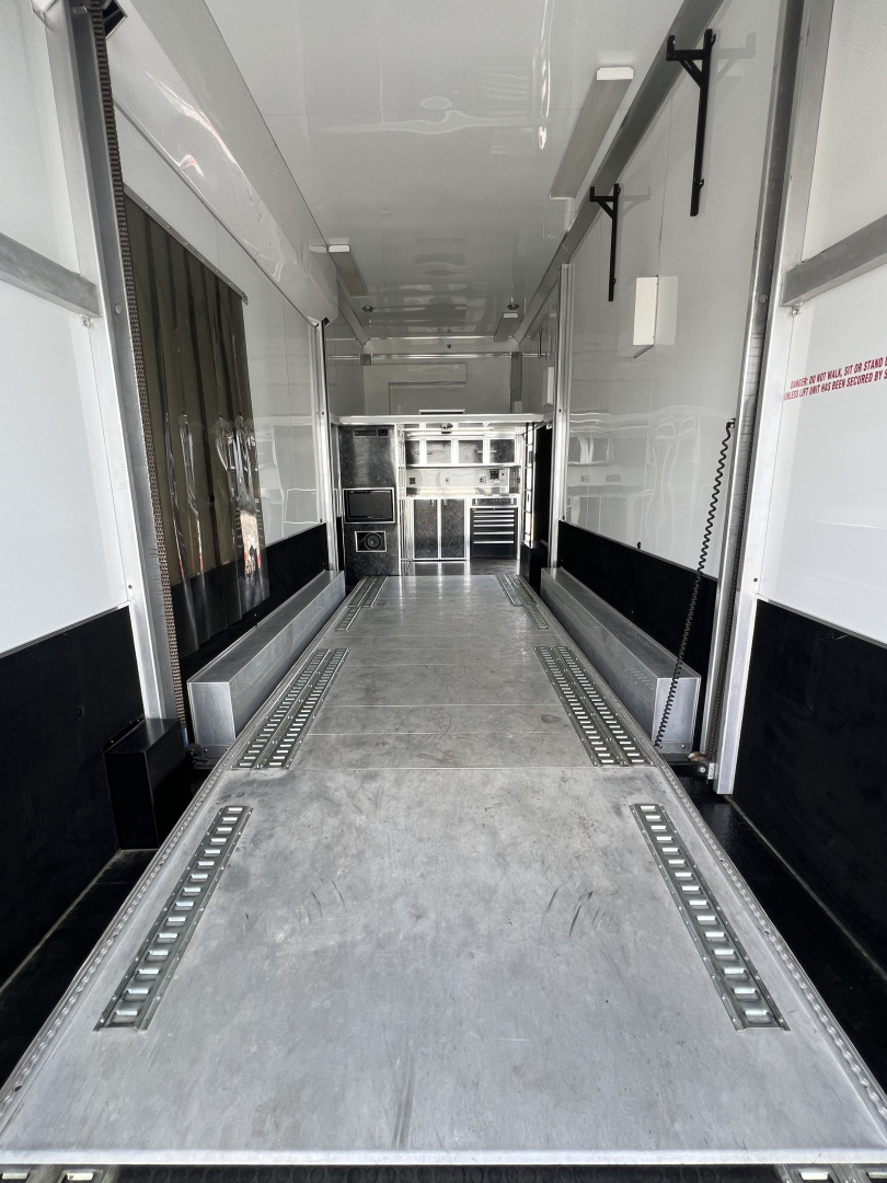 Used 2012 T&E 30' Stacker Trailer