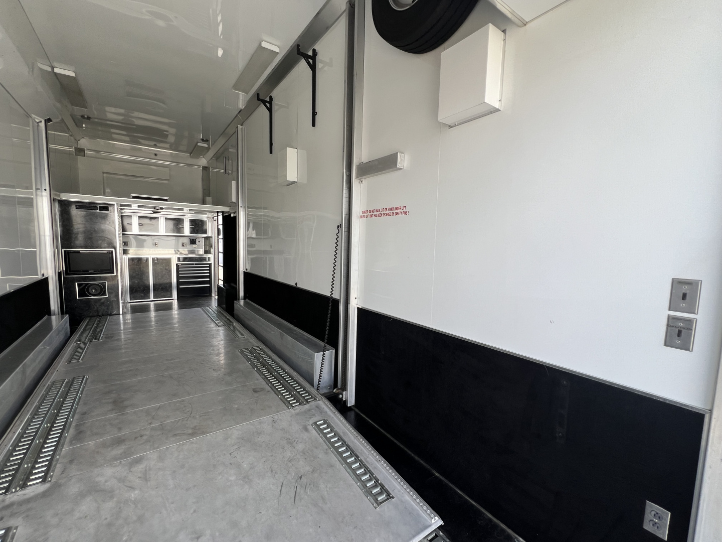 Used 2012 T&E 30' Stacker Trailer