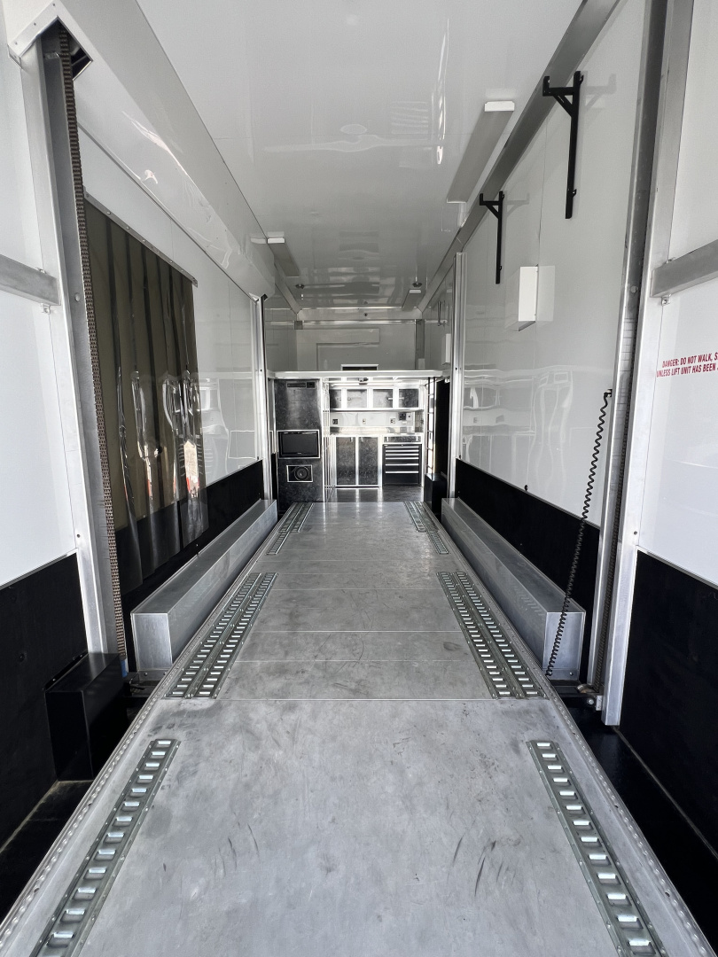 Used 2012 T&E 30' Stacker Trailer