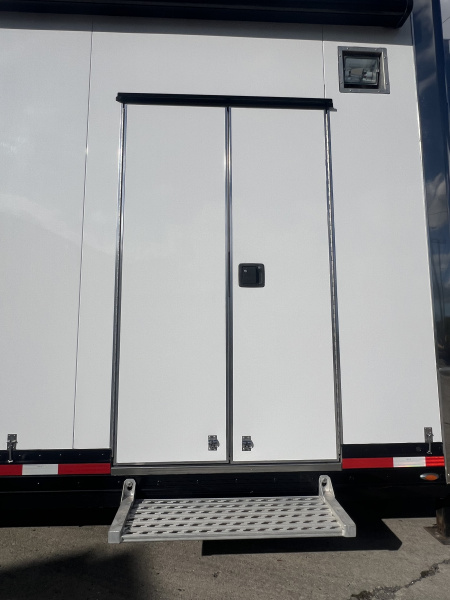Used 2012 T&E 30' Stacker Trailer