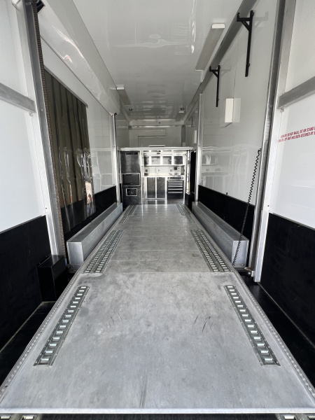 Used 2012 T&E 30' Stacker Trailer