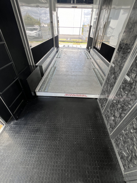 Used 2012 T&E 30' Stacker Trailer