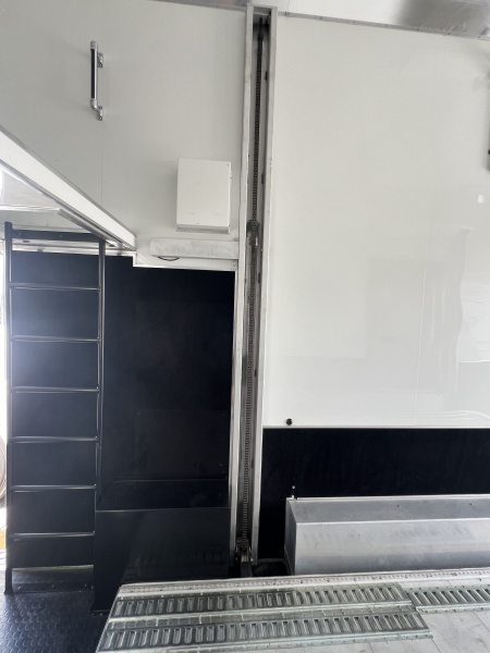 Used 2012 T&E 30' Stacker Trailer