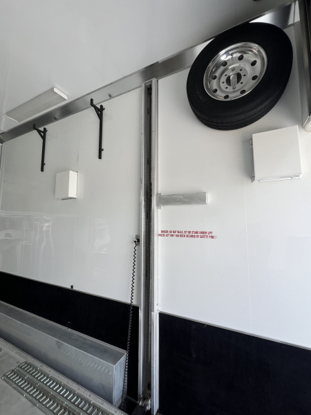 Used 2012 T&E 30' Stacker Trailer