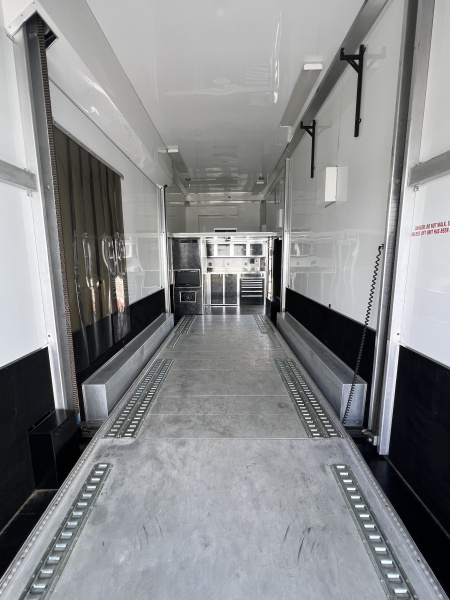 Used 2012 T&E 30' Stacker Trailer