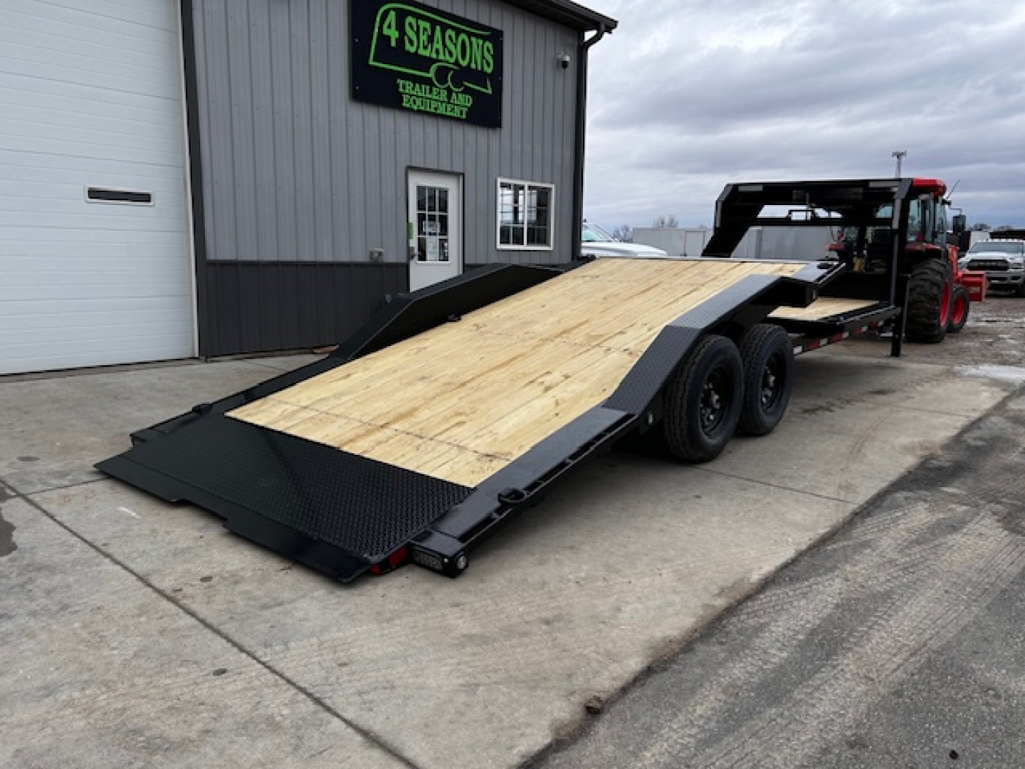 New 2026 MAXXD G6X 102"x24' Gravity tilt Gooseneck Drive-over fenders Equipment Trailer
