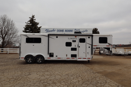 Used 2022 Lakota 2 Horse LQ Trailer