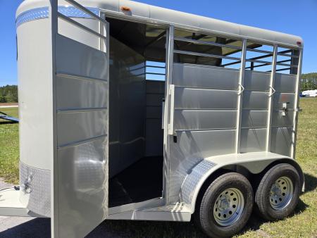 New 2026 Calico Trailers CAL2HSK Horse Trailer