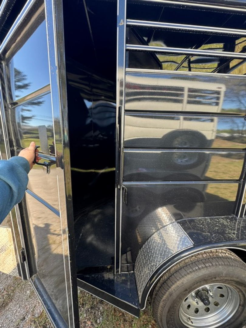 New 2026 Calico Trailers CAL2HSK Horse Trailer