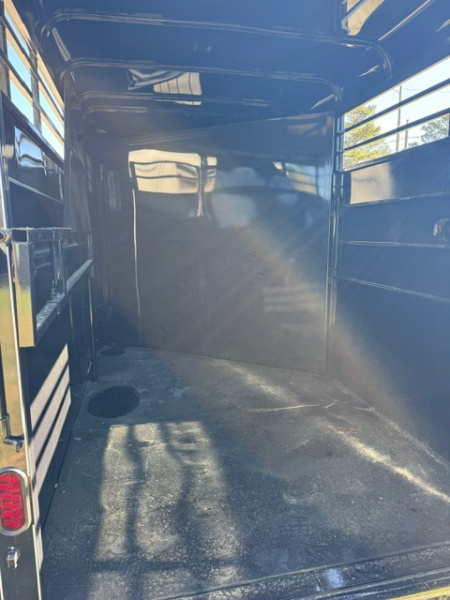 New 2026 Calico Trailers CAL2HSK Horse Trailer