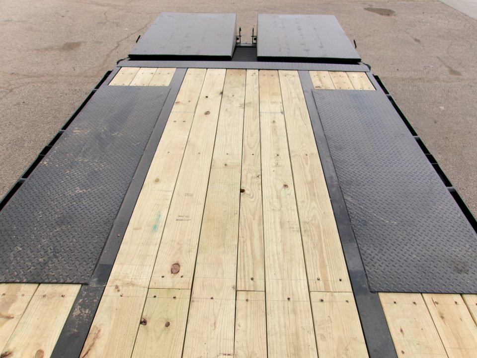 New 2027 Load Trail 102x32 GN Flatbed w/ Max Ramps & Torque Tube 24k