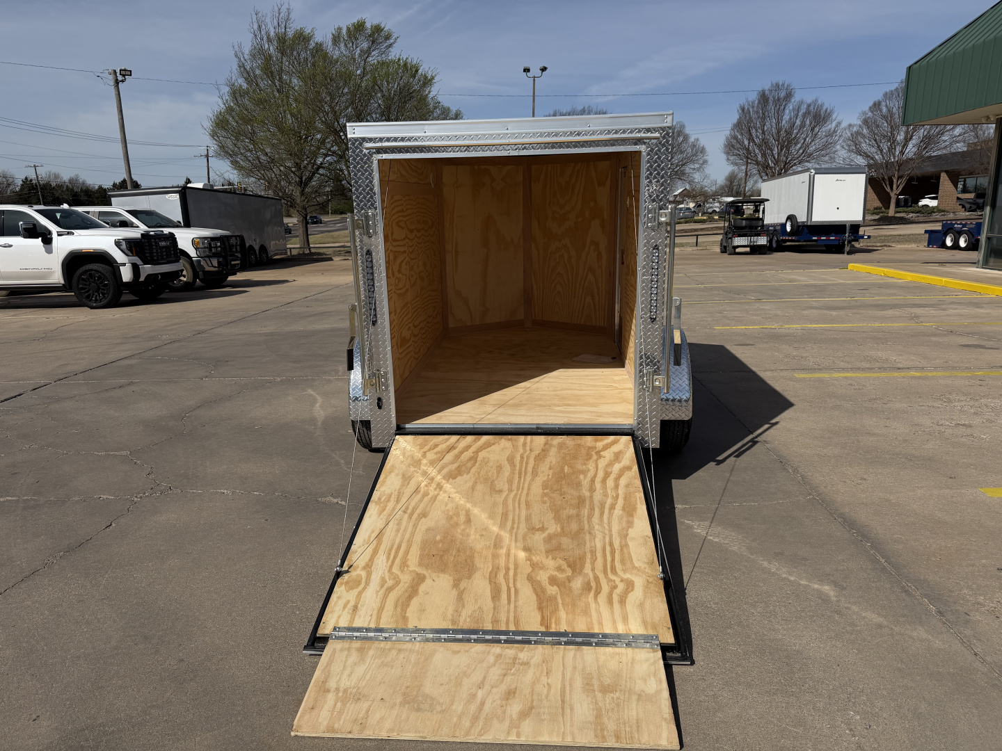 New #097601 2026 FOREST RIVER SA 5 X 8 SINGLE AXLE 3K ENCLOSED W/ REAR RAMP DOOR