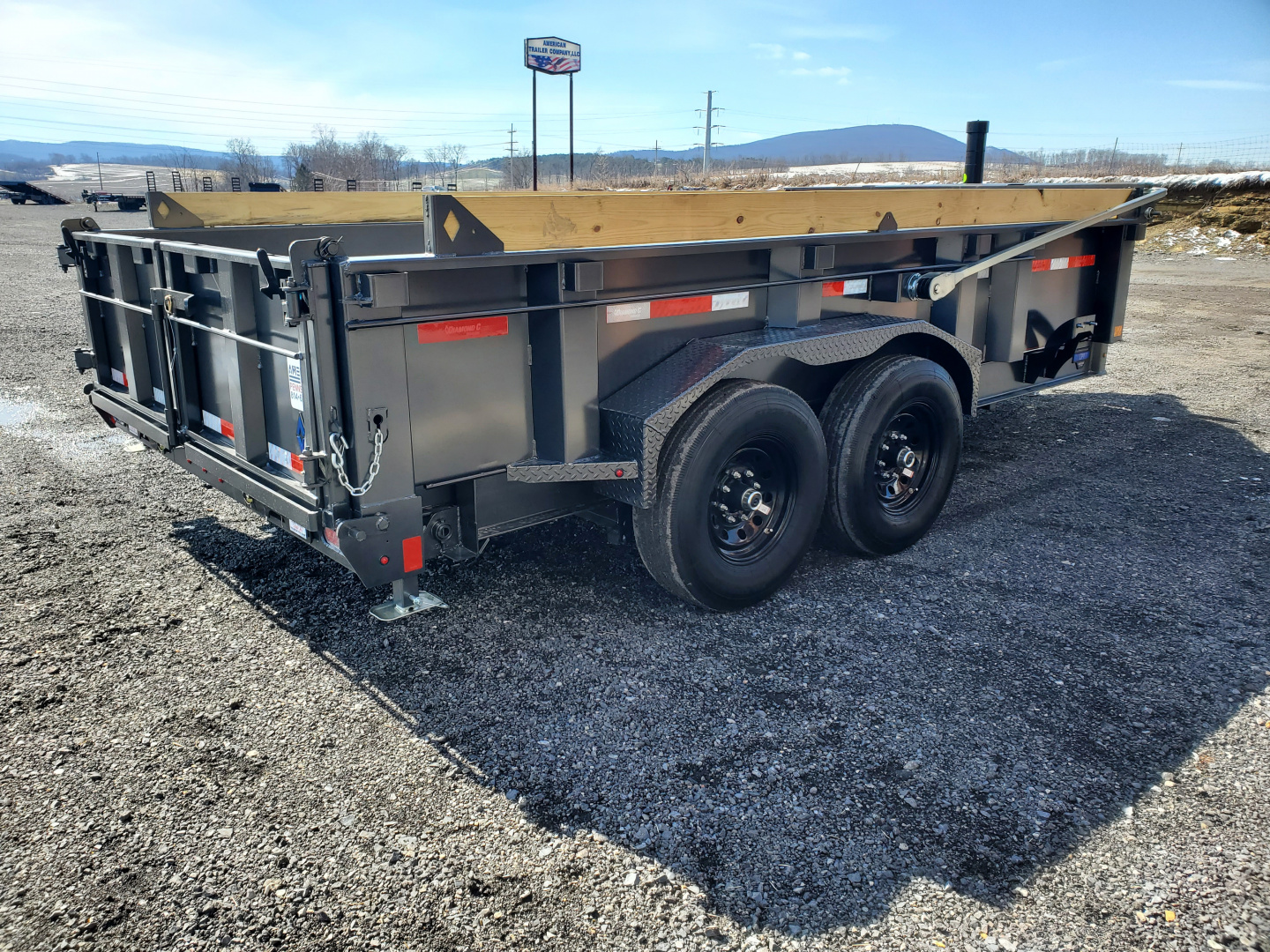 New 2026 Diamond C Trailers LPT207 Pacesetter Edition / 82"x14' / 15500 GVWR