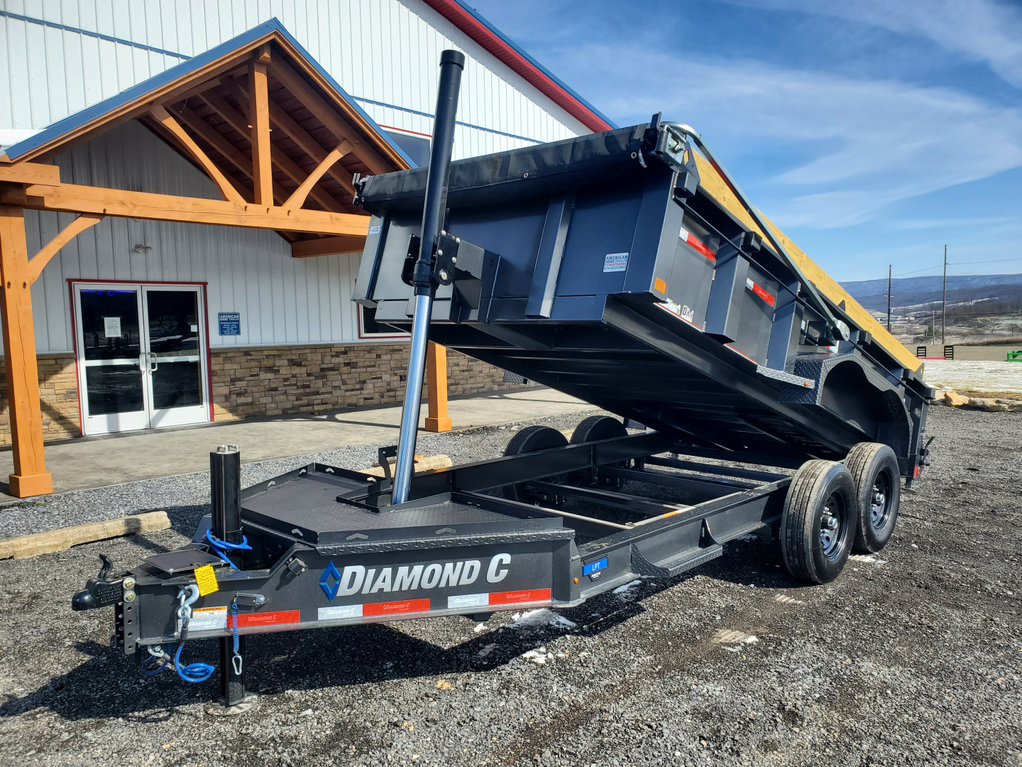 New 2026 Diamond C Trailers LPT207 Pacesetter Edition / 82"x14' / 15500 GVWR