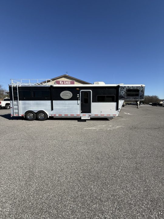 Used 2004 Silver Star 8312 Horse Trailer